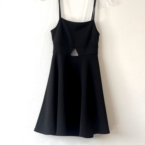 Oh My Love Black Mini Dress A-Line cut out triangle & open back cocktail party - Picture 1 of 7